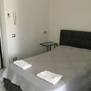 Appartamento Studio Triboniano, Milano